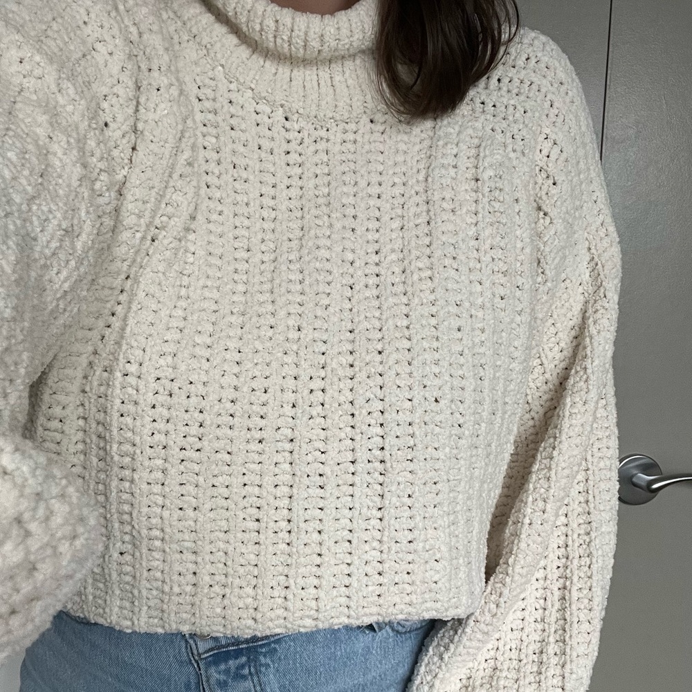 LIKE NEW Abercrombie Cozy Chenille Oversized Sweater